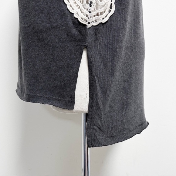 We The Free Washed Out Black Ivory Lace Sleeveless Bulls Eye Graphic Top small - Picture 5 of 10